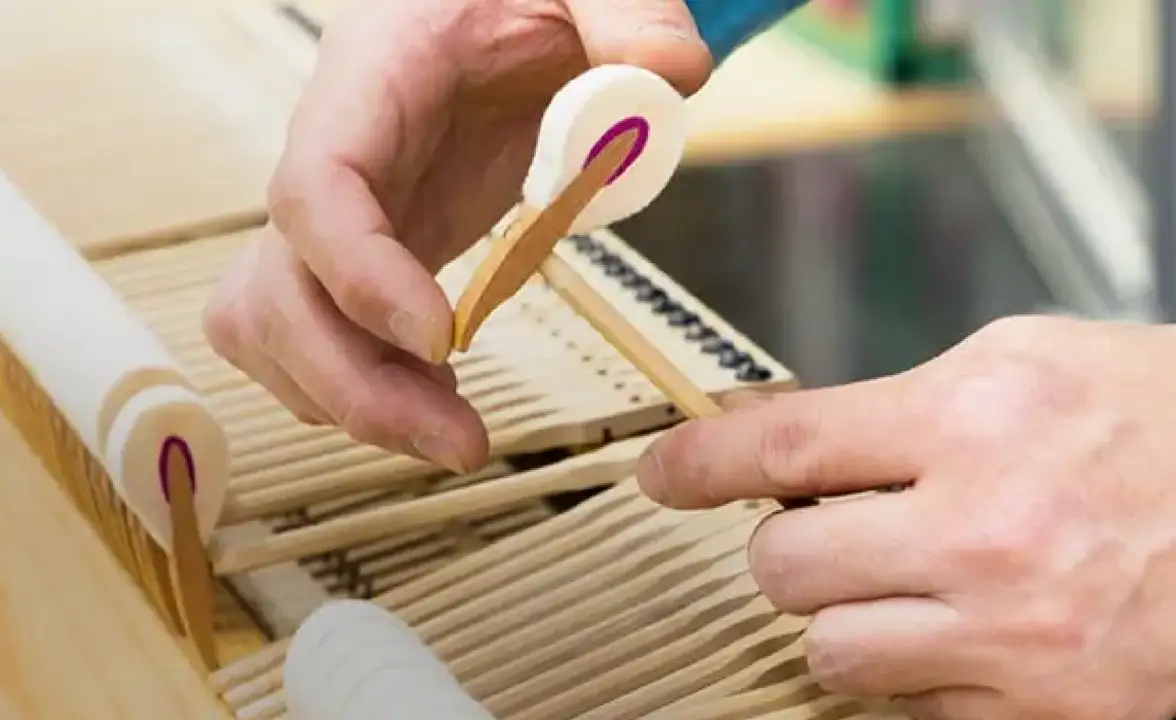 調律・修理の様子