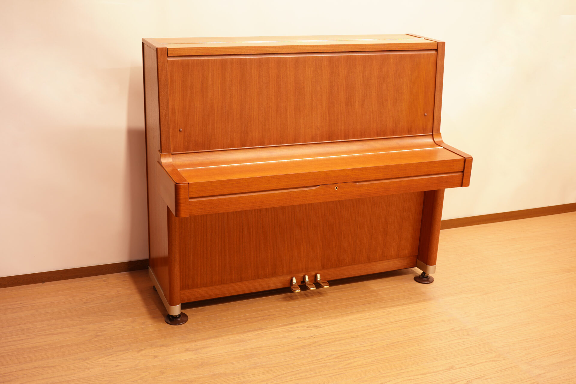 高品質な中古ピアノの販売（修理・再生）は伸和ピアノ