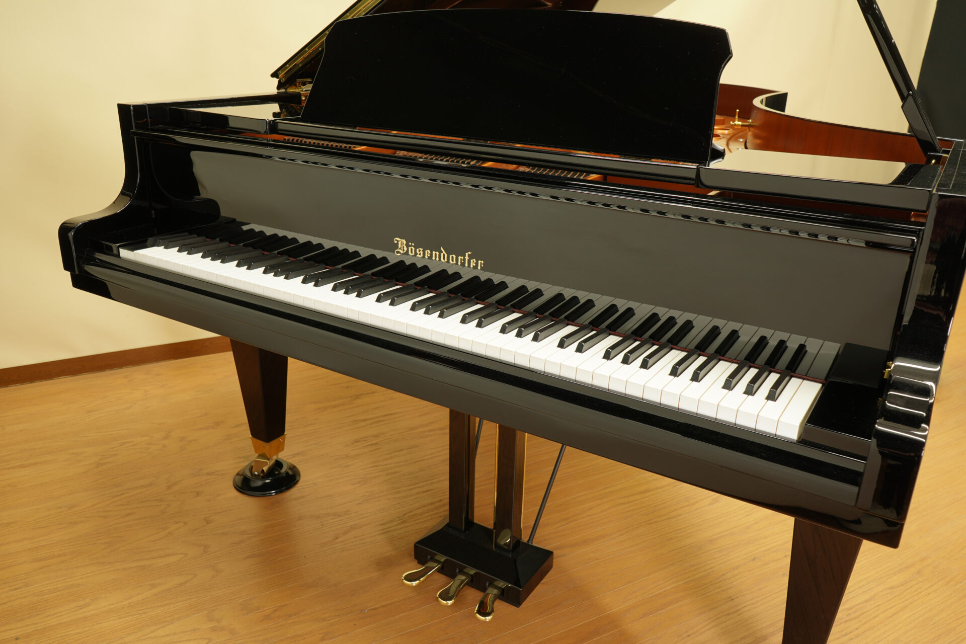 高品質な中古ピアノの販売（修理・再生）は伸和ピアノ 